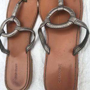 Silver flip flops. Size (8)